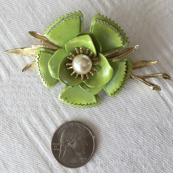 CORO Iridized Lime Green Enamel Metal Brooch - Picture 4 of 4